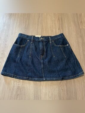 NWT Women’s Levi’s Pleated Skirt Size 30